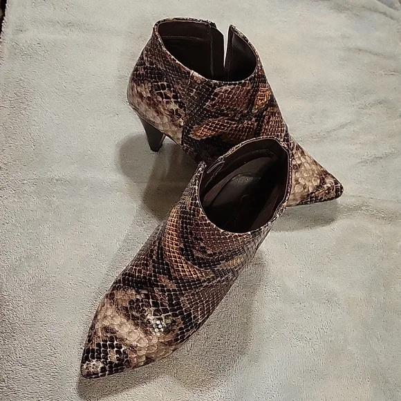 Faux Snake skin boots - Picture 7 of 7